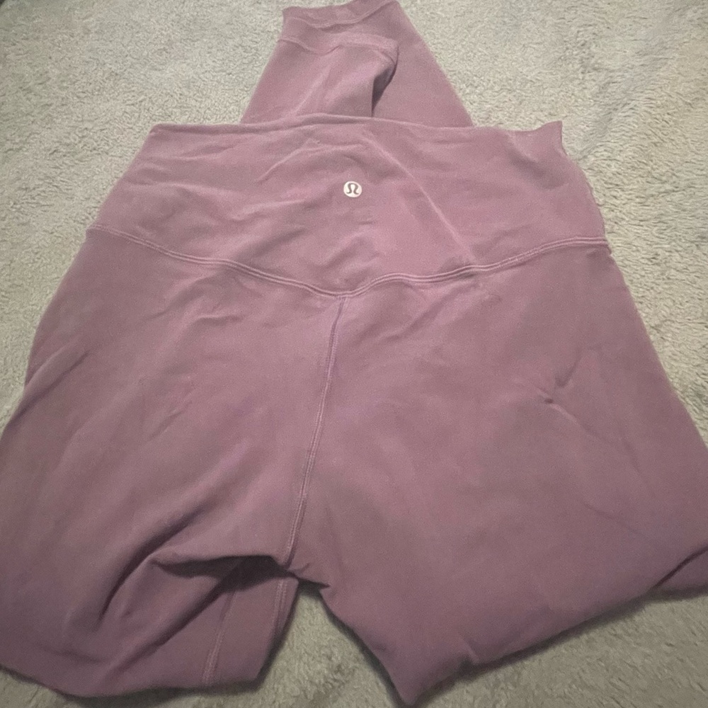LULULEMON! Crop purple leggings in amazing condition